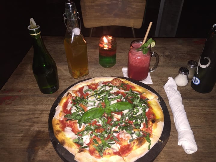 review photo of La Baracca Uluwatu Vegan Marguerita Pizza shared by @rodrigobali on 02 Dec 2019 - review