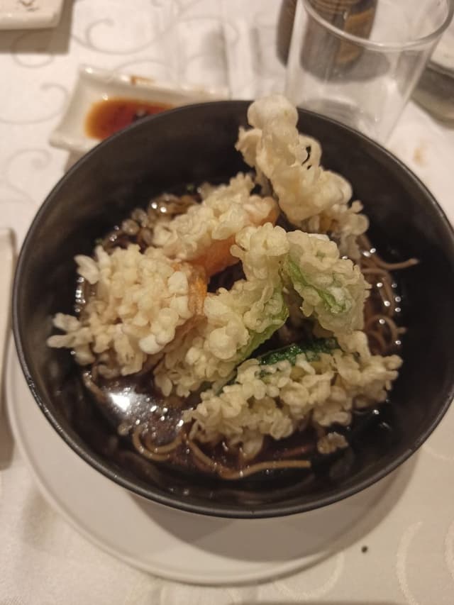 Photo of the dish “Fideos De Trigo Sarraceno Con Tempura En Caldo”