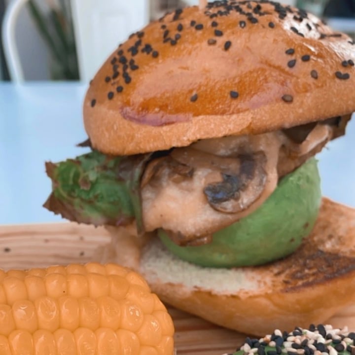 review photo of Distrito Aguacate Veggie Burger shared by @mircahe on 20 Feb 2021 - review