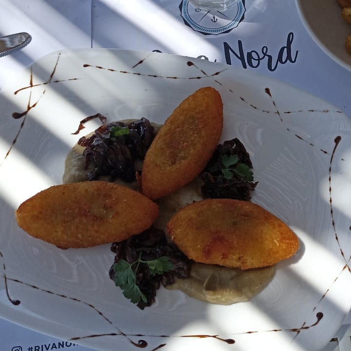 photo of Riva Nord corcchette di patate su crema di melanzane e radicchio shared by @vvalvvall on  27 Jul 2022 - review