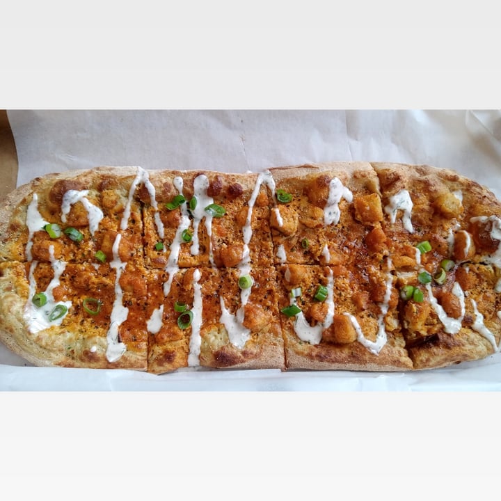 photo of Florish Plant-Based Pizza & Bowls Chicky Buff Pizza shared by @zanymary on  22 Dec 2022 - review