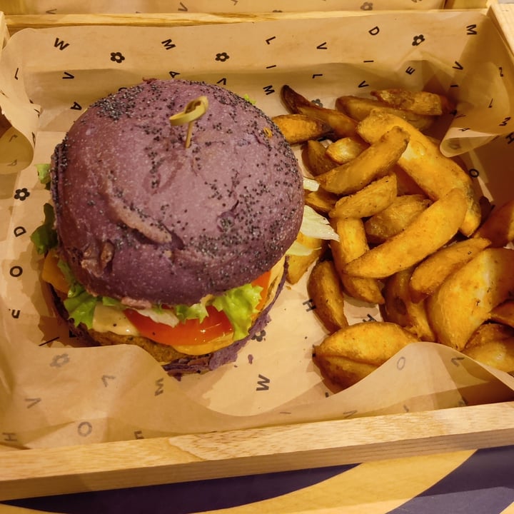 photo of Flower Burger Flower burger shared by @ireris on  26 Nov 2022 - review