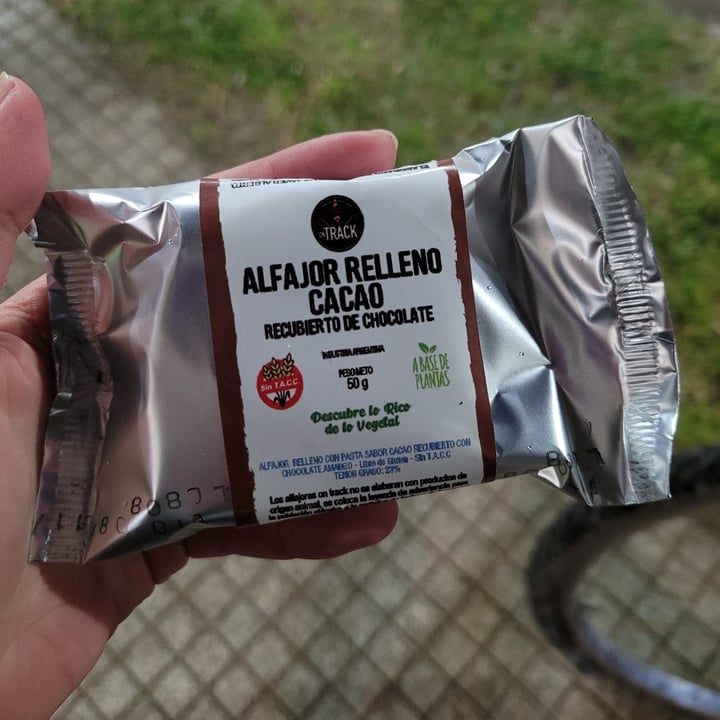 photo of On Track Alfajor Relleno Cacao shared by @matuvlllb on  28 Sep 2022 - review