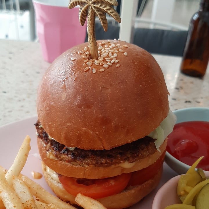 photo of KYND COMMUNITY Kynd big mac shared by @plantsfeelthough on  07 Apr 2021 - review