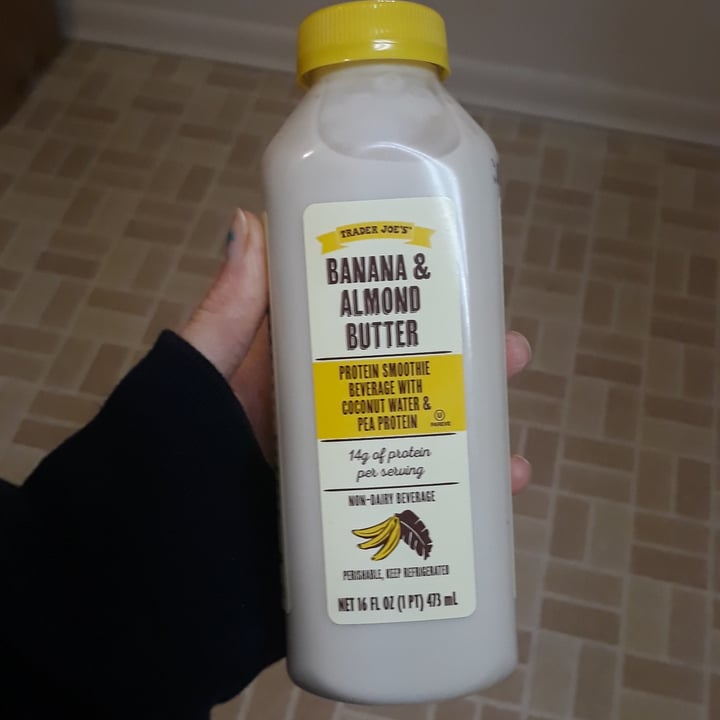 photo of Trader Joe's Banana and Almond Butter Drink shared by @hannahamell on  28 Nov 2021 - review