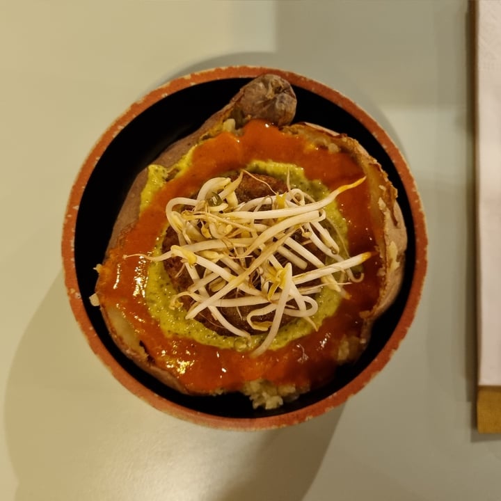 photo of Patataregina patata ripiena con hummus di zucchine shared by @angelicamarchetti on  04 Jan 2022 - review