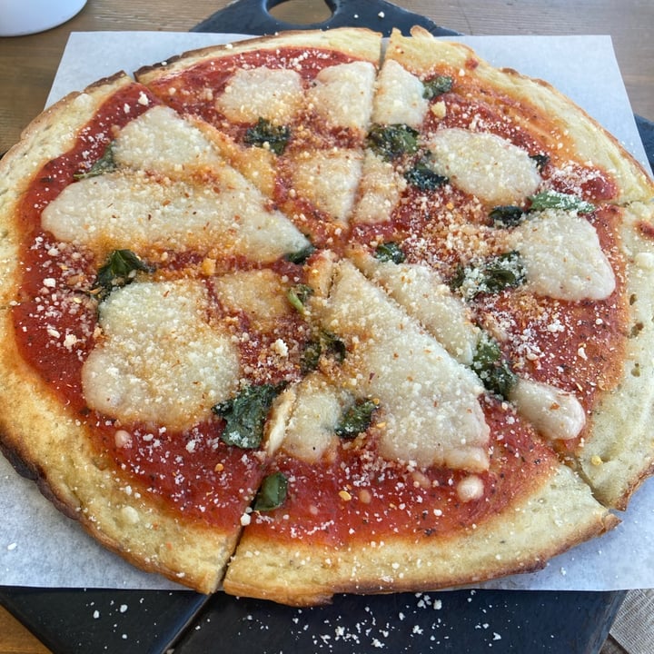 photo of Virtuous Pie Margherita Pizza shared by @avecdeschiens on  14 Apr 2022 - review