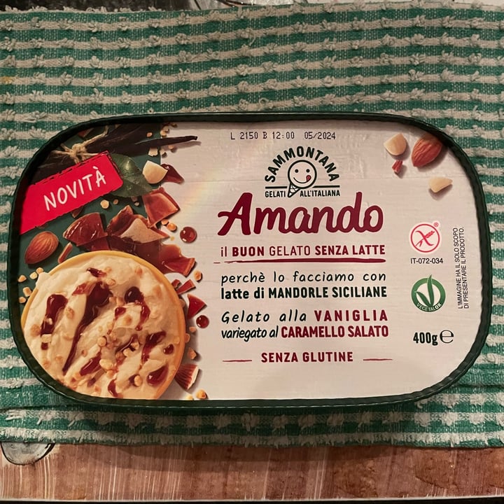 photo of Sammontana Amando Gelato Alla Vaniglia Vatiegato al Caramello Salato shared by @asjagreen on  29 Jun 2022 - review