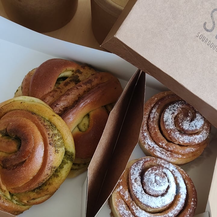 photo of Slow Sourdough & Co. Pesto Buns shared by @giovanna-dc on  17 May 2022 - review