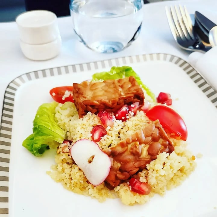 photo of Singapore Airlines Limited Business Class Vegeterian Vegan Dinner shared by @roxannegoh on  21 Oct 2022 - review