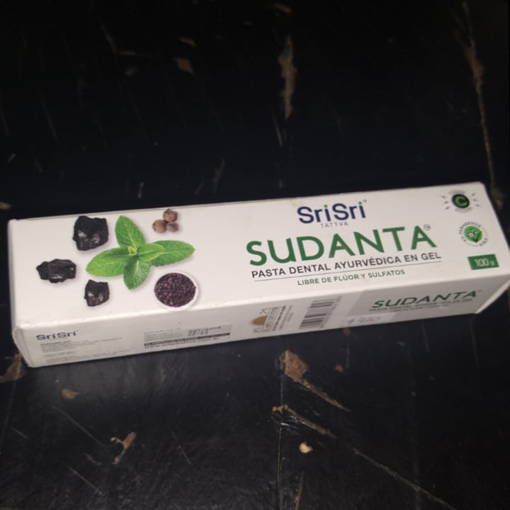 photo of SriSri Tattva Pasta Dental Ayurvédica Sudanta en Gel shared by @pedrovegano on  27 Feb 2021 - review