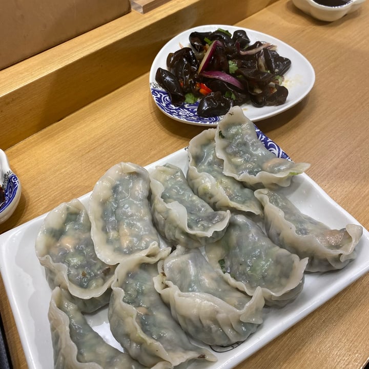 photo of Nom Nom Dumpling 野生松茸素餃 shared by @heppisweetpotato on  19 Dec 2021 - review