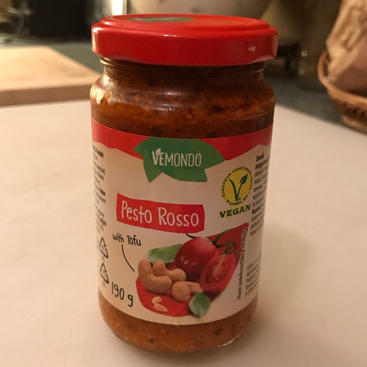 photo of Vemondo Vegan pesto rosso shared by @lakoalabooty on  05 Aug 2021 - review