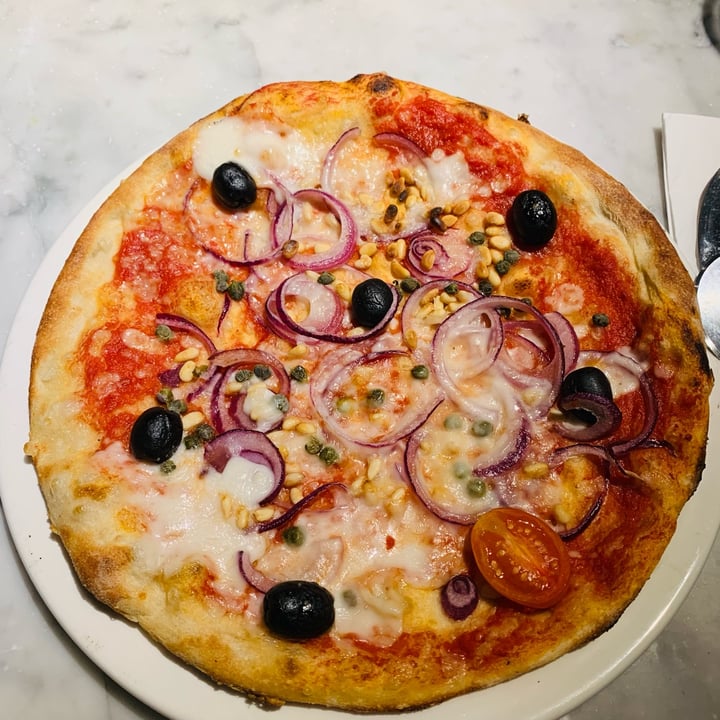 photo of Pizza Express Vegan Veneziana shared by @mmmmmmmmskinny on  08 Oct 2021 - review