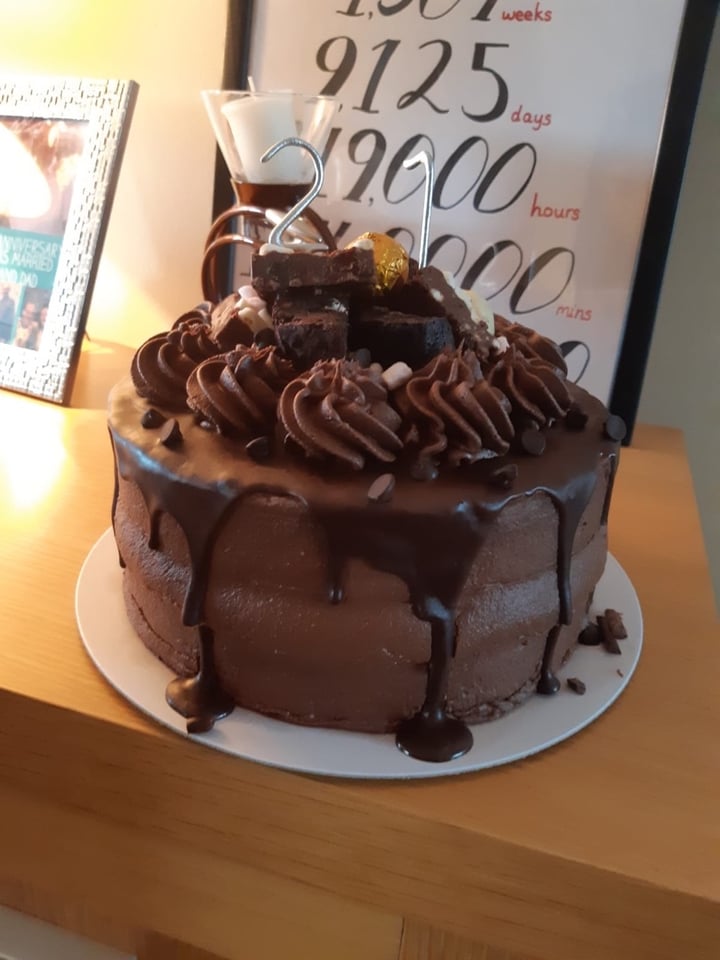 photo of Cake By Shannon Chocolate Cake shared by @dawnsie on  04 Apr 2020 - review