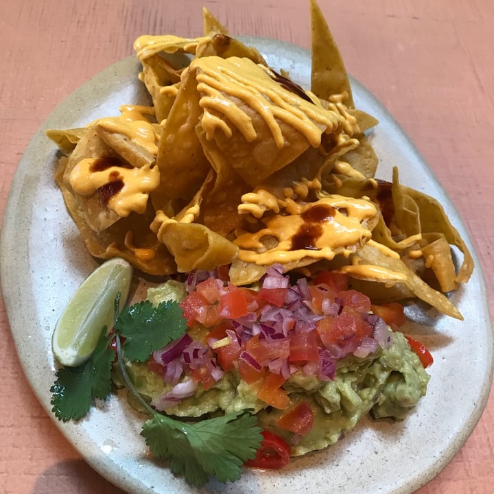 photo of Oleada Plant Based Guacamole Y Totopos shared by @francescachina on  08 Oct 2021 - review