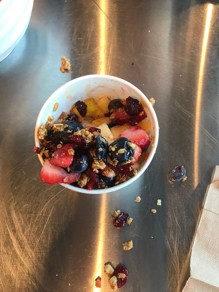 review photo of honeygrow Fruit + Granola Honeybar shared by @tetratye on 06 Oct 2018 - review