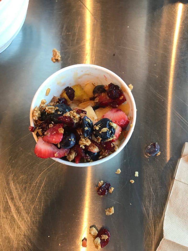 photo of honeygrow Fruit + Granola Honeybar shared by @tetratye on  06 Oct 2018 - review