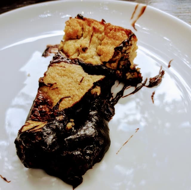 「Torta de coockie Recheada De Brigadeiro」の料理の写真