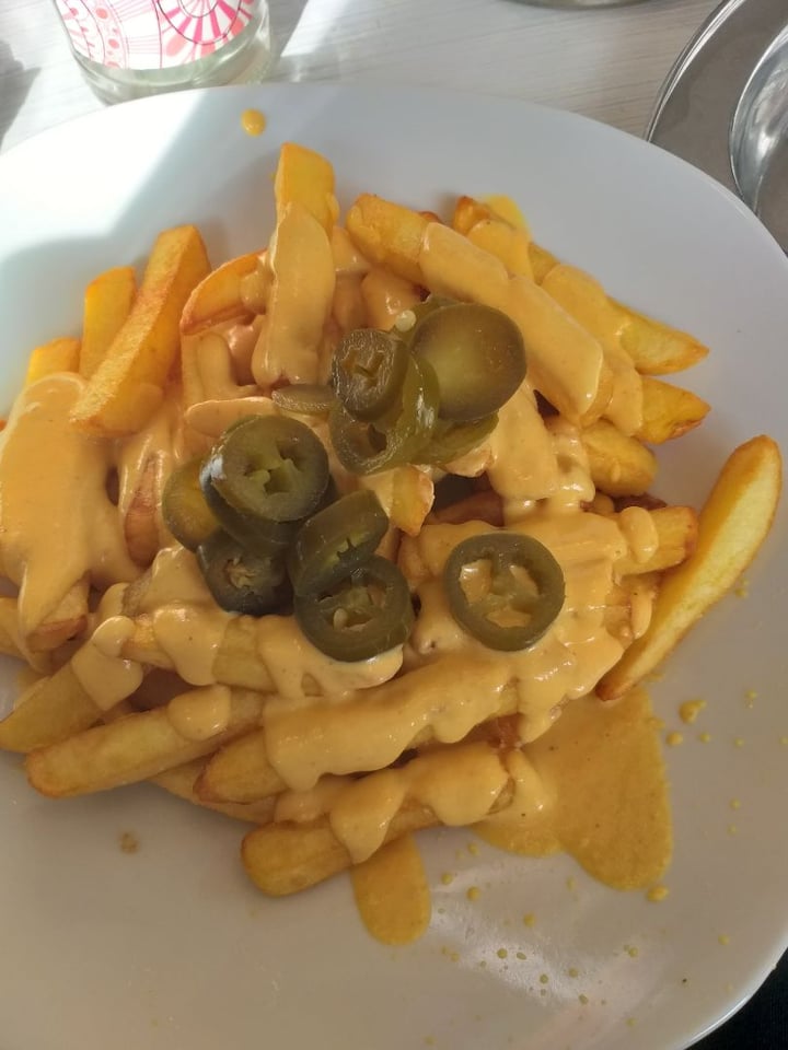 photo of Veganbar French Fries with  (vegan) cheese sauce and pepperoni shared by @veganismisthekey on  09 Jun 2019 - review