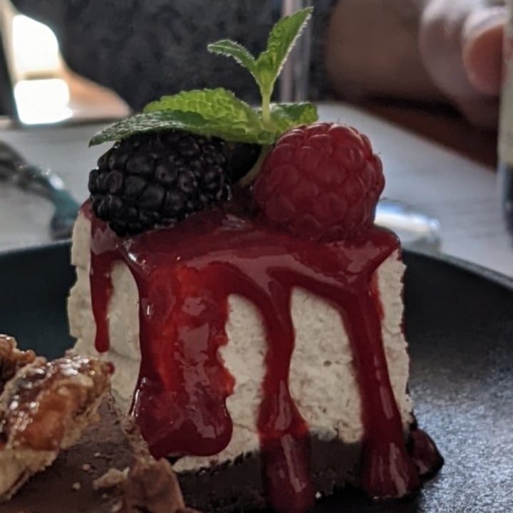 photo of Romeow Cat Bistrot White Cake shared by @sherpug on  03 Apr 2022 - review