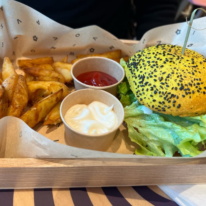 photo of Flower Burger Funky Cecio shared by @rascinti on  03 Mar 2022 - review