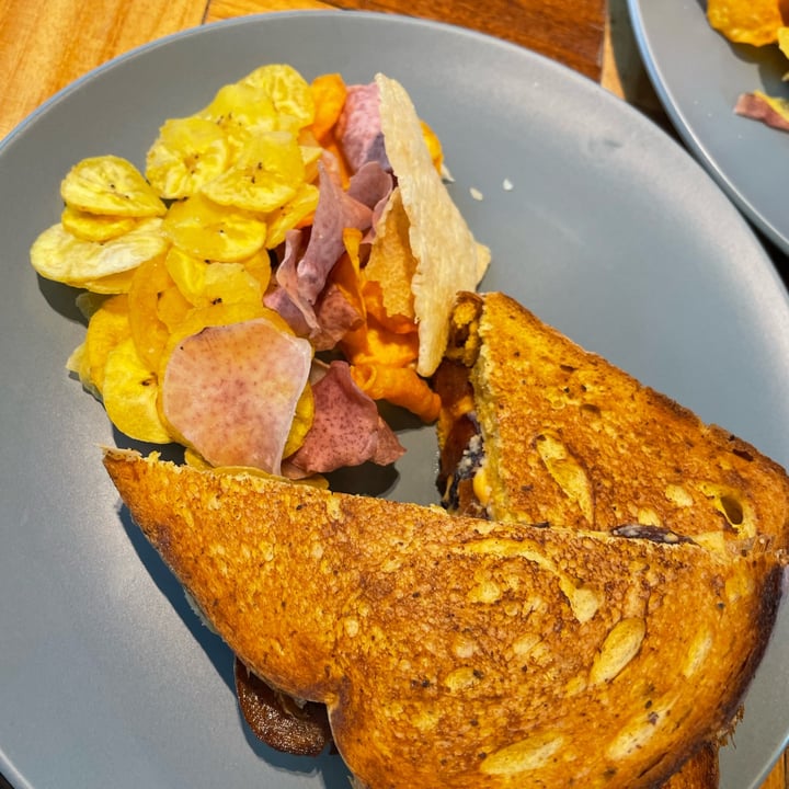 review photo of Cafe Unido | Multiplaza Derretido de pepperoni shared by @agdp1393 on 09 Jun 2022 - review