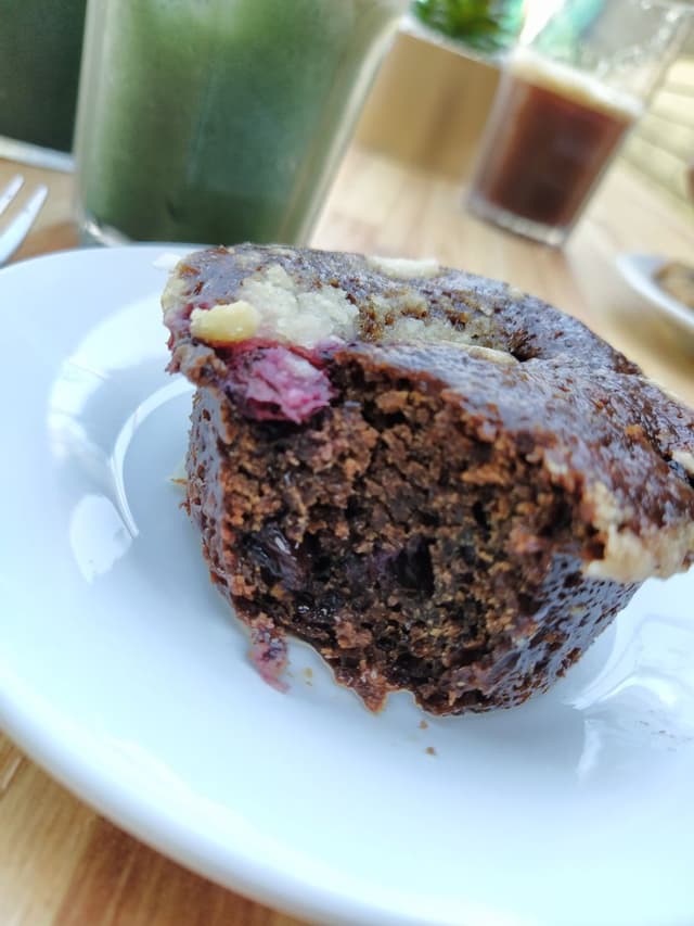 Photo of the dish “Muffin de chocolate  Y Frutos Rojos, Cookie Con Chips”