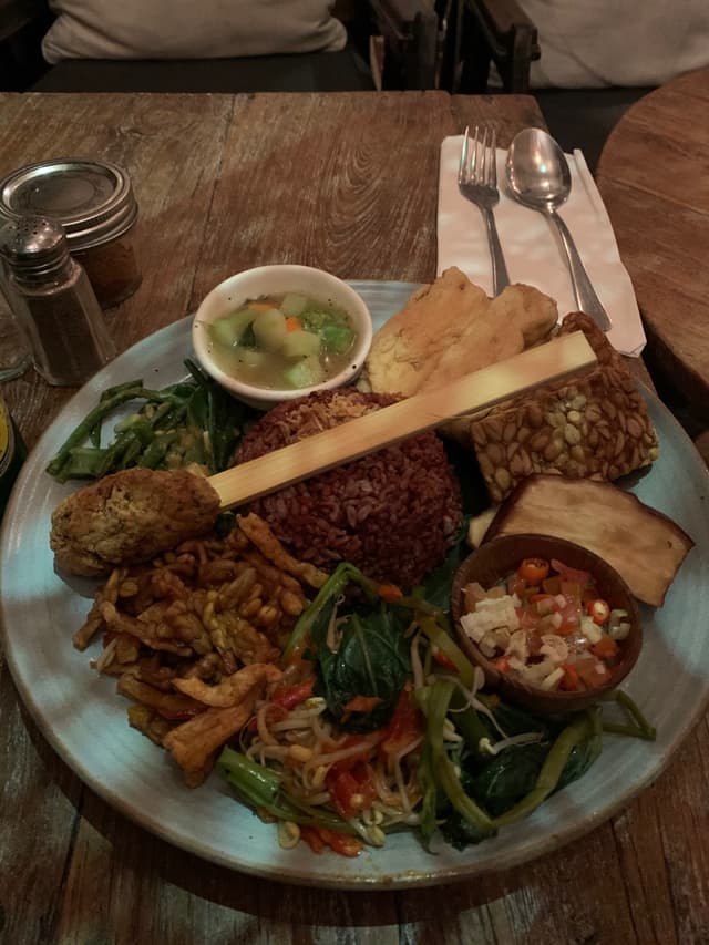 Foto del plato “Nasi Campur Vegan”