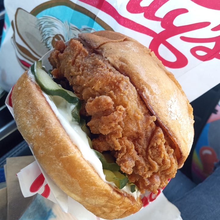 photo of Monty's Good Burger Charlie’s Chicken Sandwich shared by @mewinabubble on  14 Jul 2022 - review