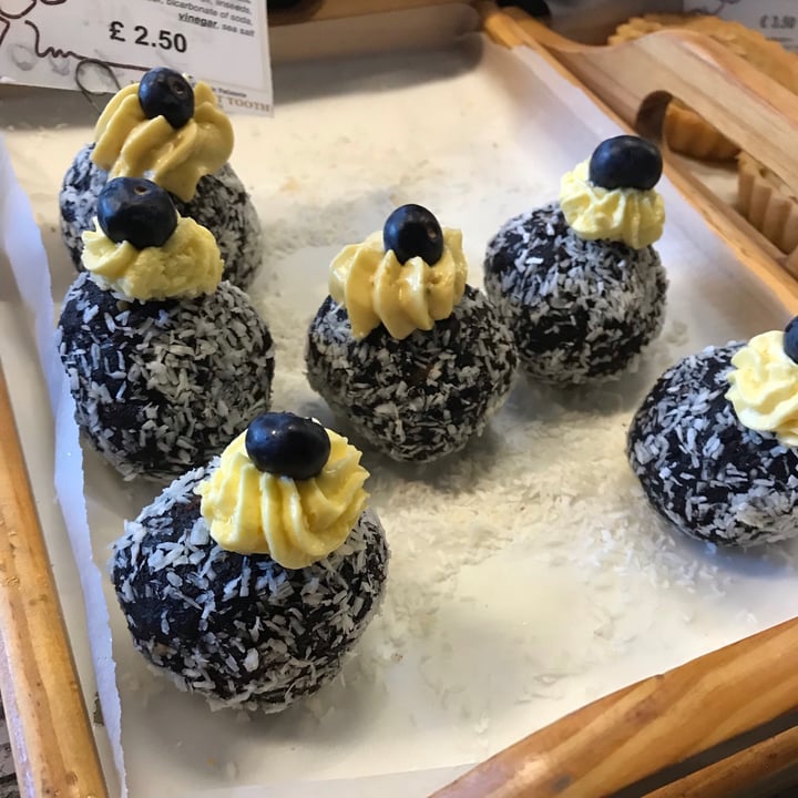 review photo of VEGAN SWEET TOOTH London Chocolate bomb shared by @theamicablevegan on 31 May 2020 - review