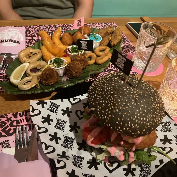 review photo of Vegan Junk Food Bar VJFB Sumo Platter shared by @painsmyenvying on 18 Sep 2022 - review