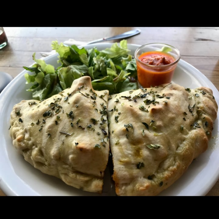 photo of Tandana Calzone shared by @paumila on  10 Dec 2021 - review