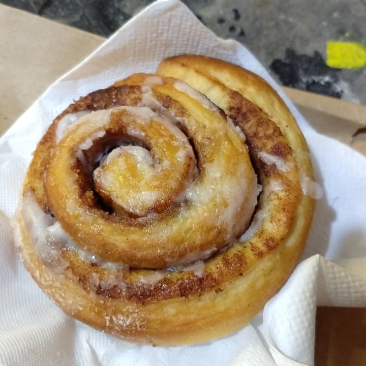 photo of Futuro Veggie - Coffee & Deli Roll de canela shared by @lelemore on  12 Aug 2021 - review