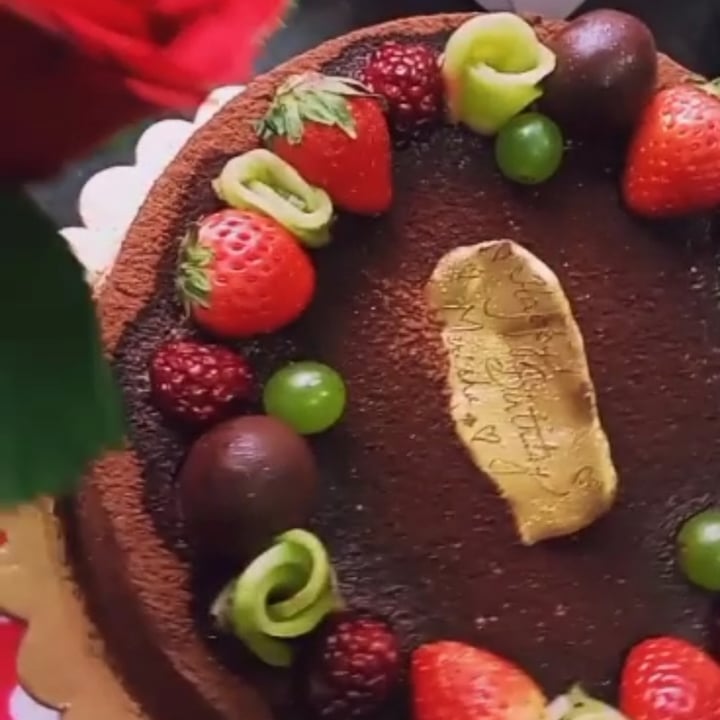 review photo of Sara Bakes Vegan Vegan Birthday Cake shared by @kritina on 28 Apr 2021 - review