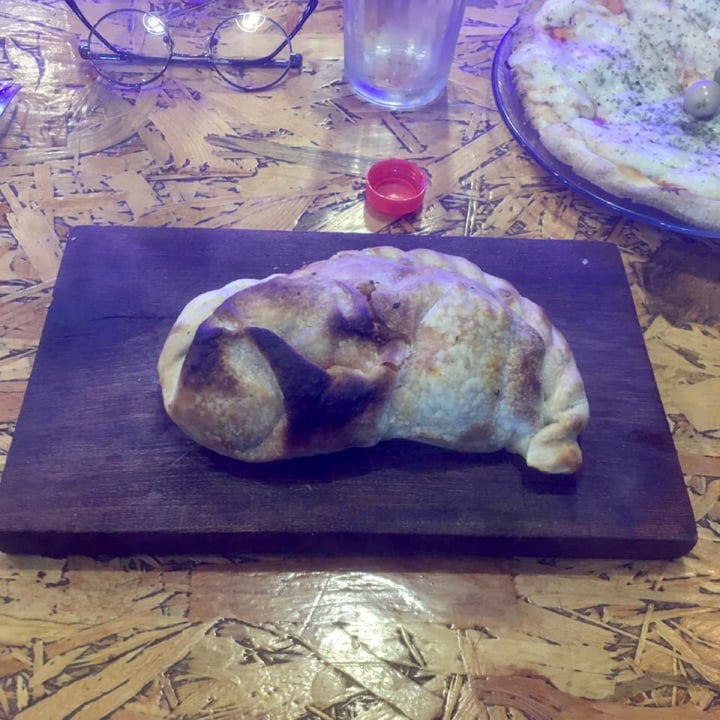 photo of Pizzeria El Golpe Calzone De Calabresa shared by @meripan on  11 Oct 2021 - review