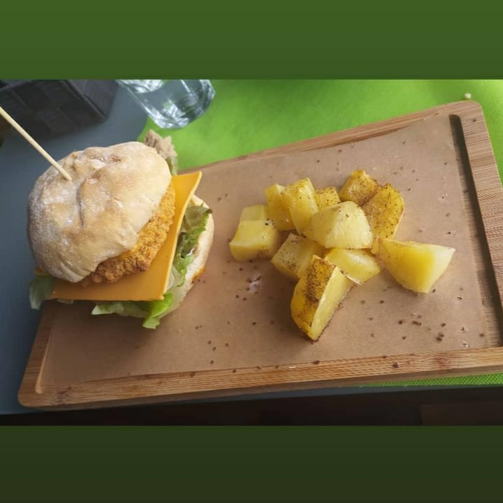 review photo of Mandrágora Restaurante Vegano/Vegetariano Beyond Burger shared by @enekuuus on 26 Nov 2020 - review