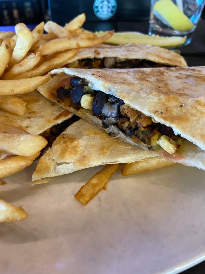 review photo of Lucky Ducks Bar & Grille Black Bean Veggie Quesadilla shared by @heygirl80 on 20 Dec 2019 - review