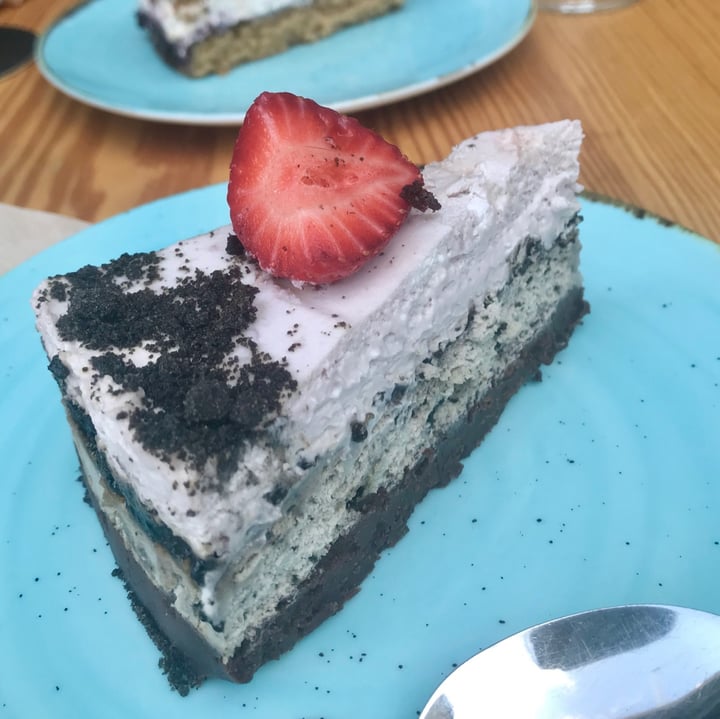 photo of Orteá Oreo cake shared by @vegandumbo on  11 Jul 2020 - review