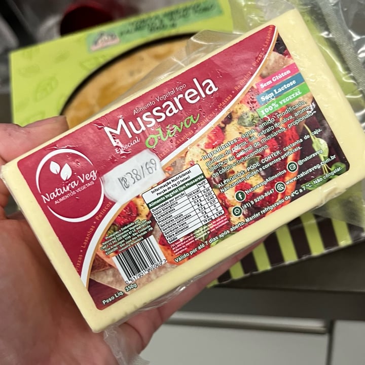 review photo of Natura Veg Queijo mussarela vegano shared by @julcileia on 10 May 2022 - review