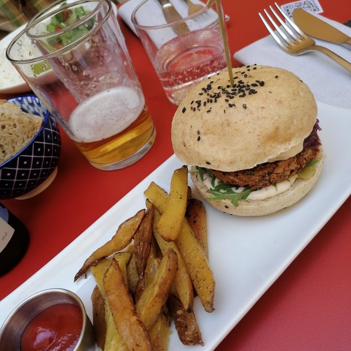 photo of Interno TRE Burger Con Patate shared by @micheladallavalle on  15 May 2022 - review