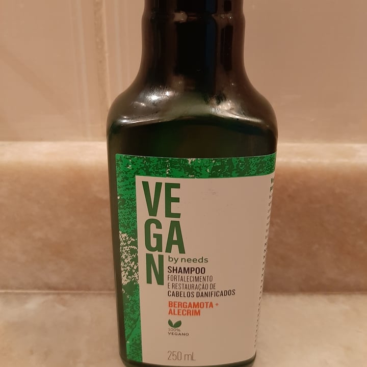 review photo of Vegan by Needs Shampoo Bergamota Alecrim shared by @eapucci on 04 Aug 2021 - review