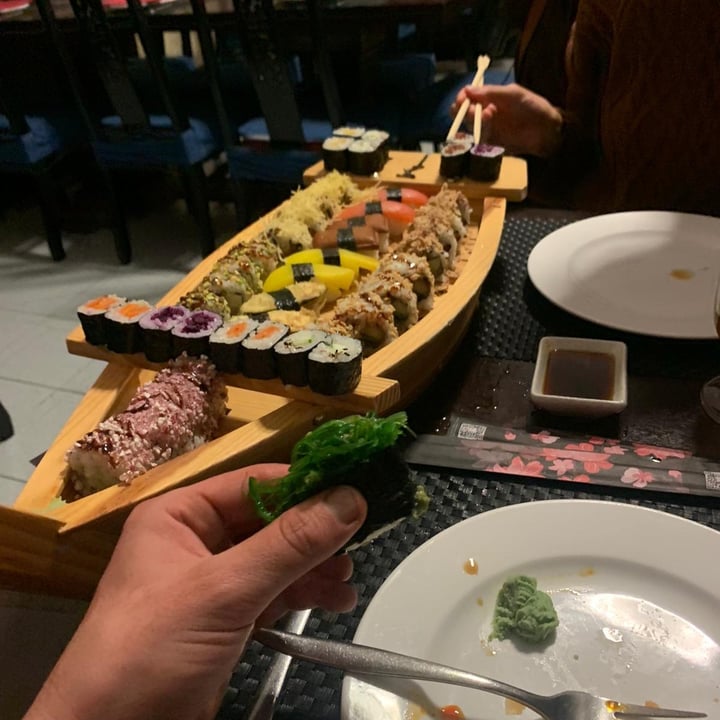 photo of Asia Fusion Sushi Barca mix per 1 persona Vegan shared by @giuliettaveg on  14 Oct 2021 - review