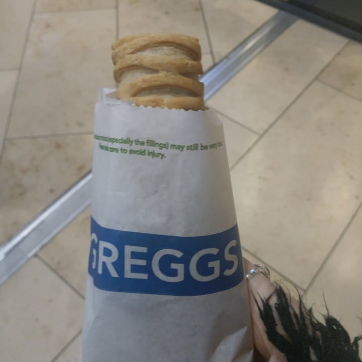 review photo of Greggs vegan sausage roll shared by @spookypia on 23 Apr 2022 - review