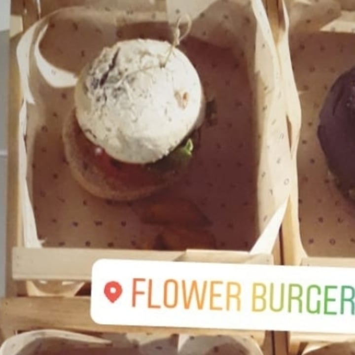 photo of Flower Burger Classic Cecio shared by @fra102030 on  15 Jul 2020 - review