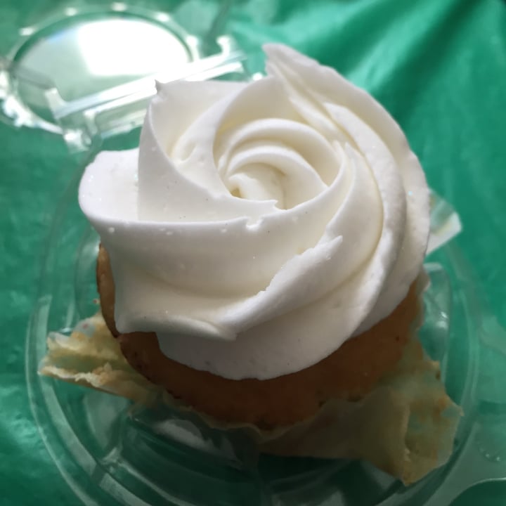 review photo of Muggles’ Mug Vegan Cupcakes Vanilla shared by @whiteleocat on 08 Nov 2021 - review