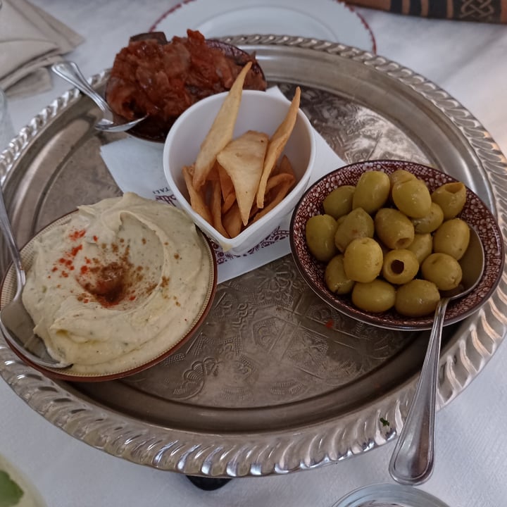 review photo of Mille e Una Notte Udine 3 Mezzeh - Hummus alla menta, Moussaka, Olive shared by @martabiason on 17 Jun 2022 - review
