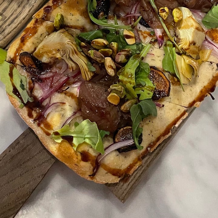 review photo of Willow Vegan Bistro Fig and apricot flatbread shared by @ryantseng on 09 Aug 2021 - review