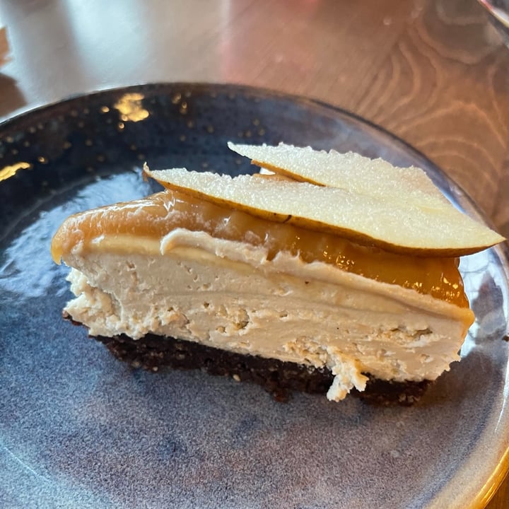 photo of Romeow Cat Bistrot Raw cake pera e caramello shared by @loveg on  12 Feb 2022 - review