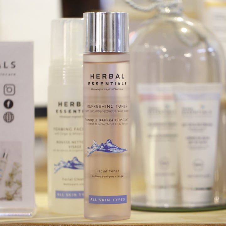 review photo of Herbal Essentials Refreshing Toner shared by @ajyoung on 08 Sep 2021 - review